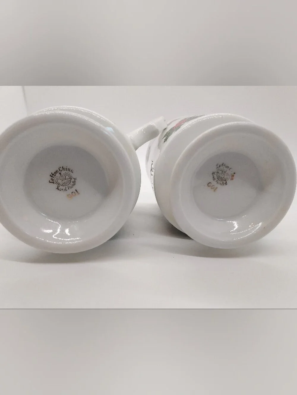 Vintage Lefton 8oz Christmas Holly Berry Footed Porcelain Coffee Mug Cups (2)